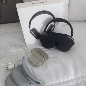Apple AirPods Max in Dark Gray with Accessories